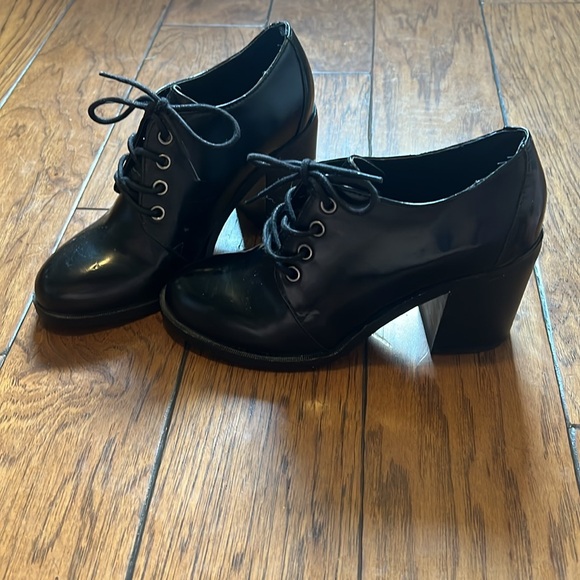 Steve Madden size 8 Schoolgirl lace up booties - Picture 2 of 6